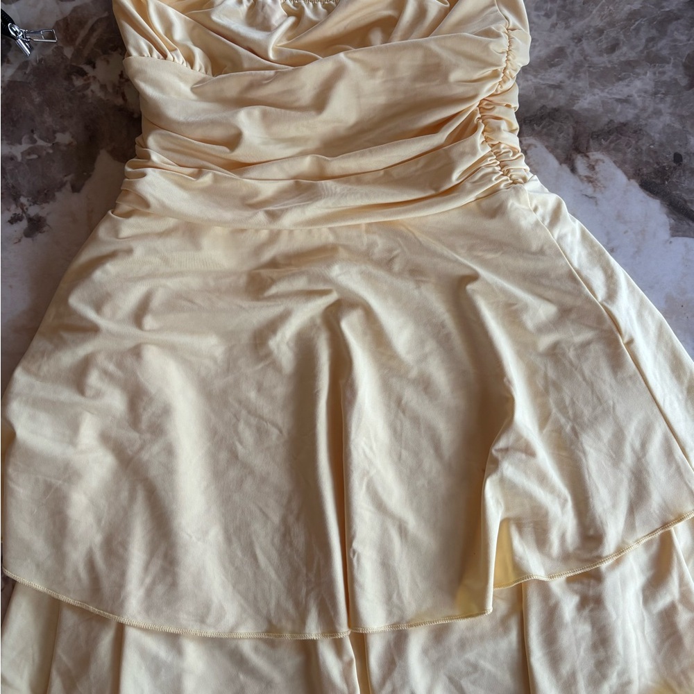 Pastel yellow strapless dress - Small